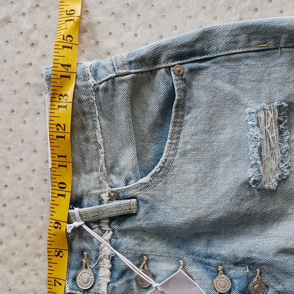 Kancan Women's Distressed Light Wash Jean Shorts - size 5/26 - Picture 12 of 16